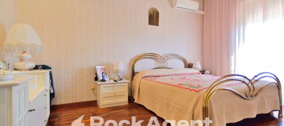 7-Zimmer Villa in Aprilia, Italy, Nr. 9110 2