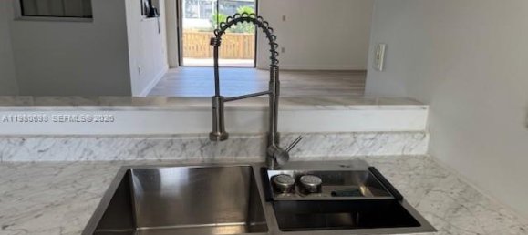 3 bedrooms Duplex for sale in Miami, Miami-Dade, Florida, USA № 615415 3