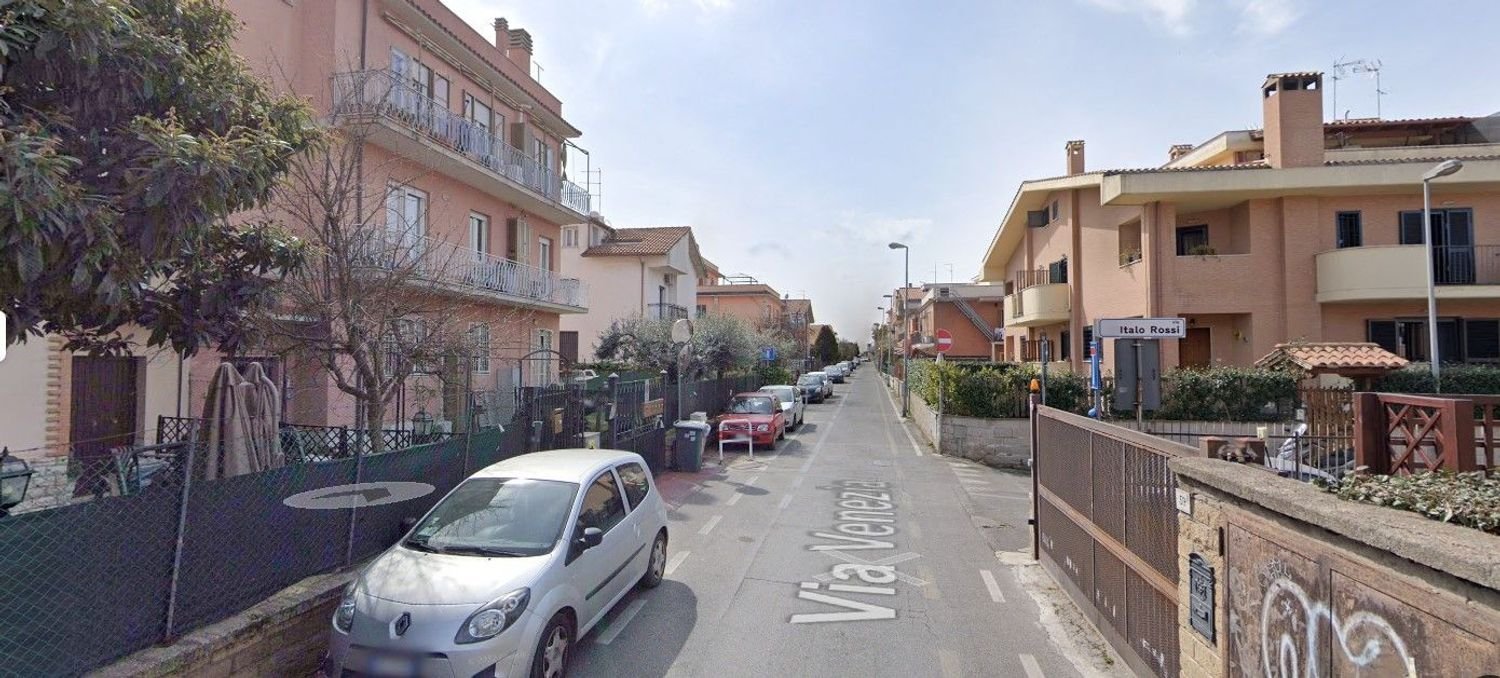 36m² Garage in Ciampino, Italy No. 18986