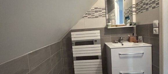 Moradia em banda de 5 divisões em Isdes, France N.º 53621 10