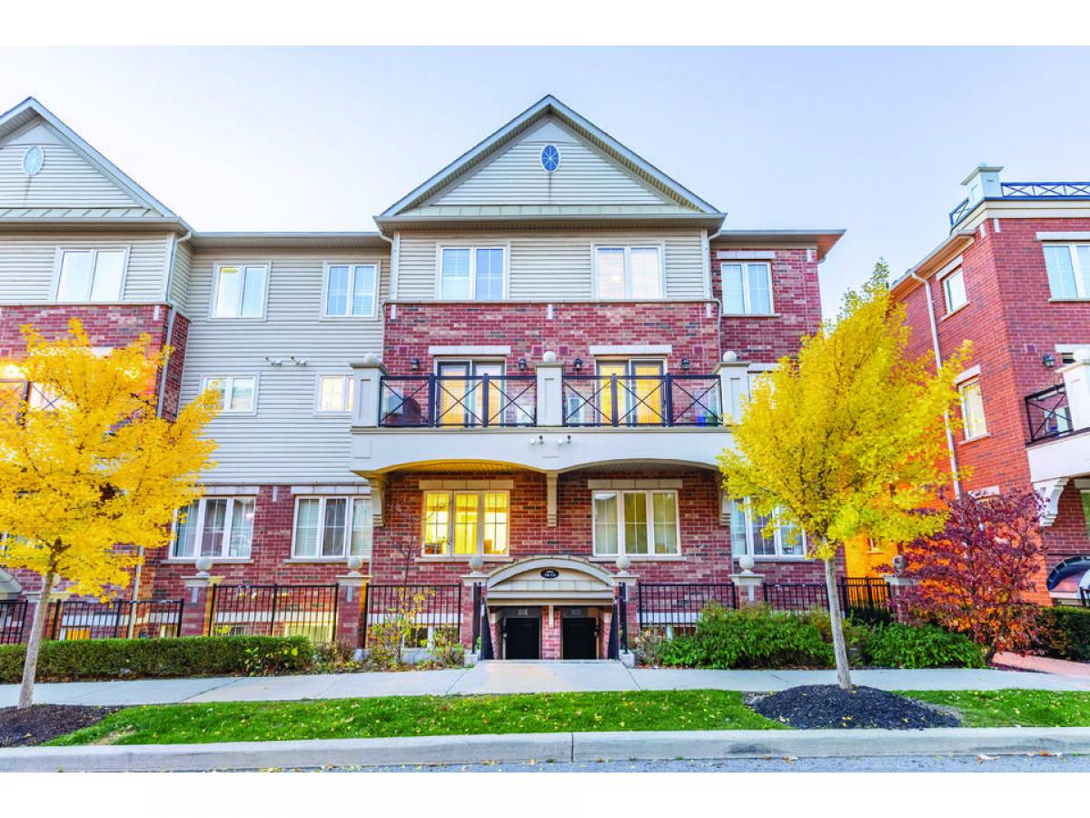 2 bedrooms House in Oakville, Canada No. 914