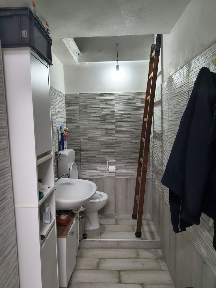 Gewerbliche Immobilie in Latina, Italy 35m², Nr. 342444