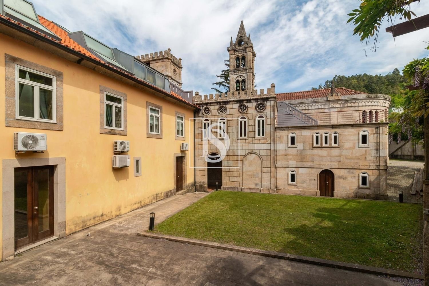 10 bedrooms House in Cinfaes, Portugal No. 257876