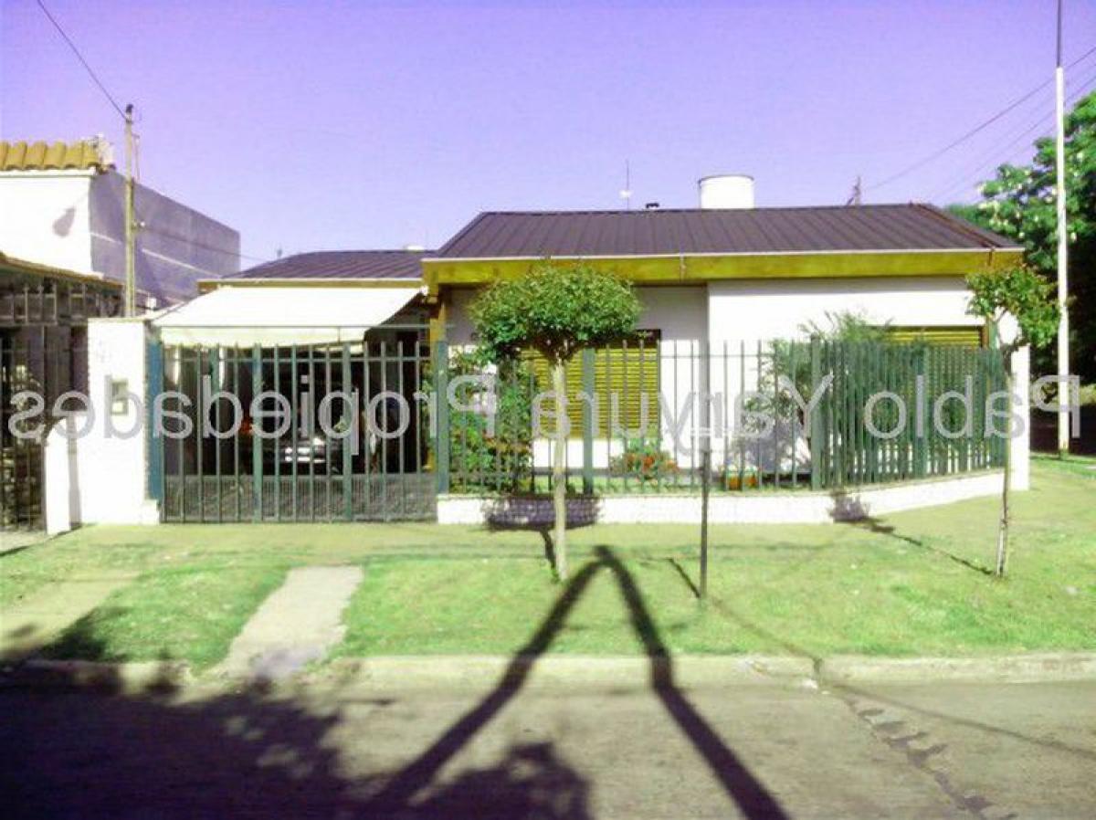 Casa T2 em Tres de Febrero, Argentina N.º 17024