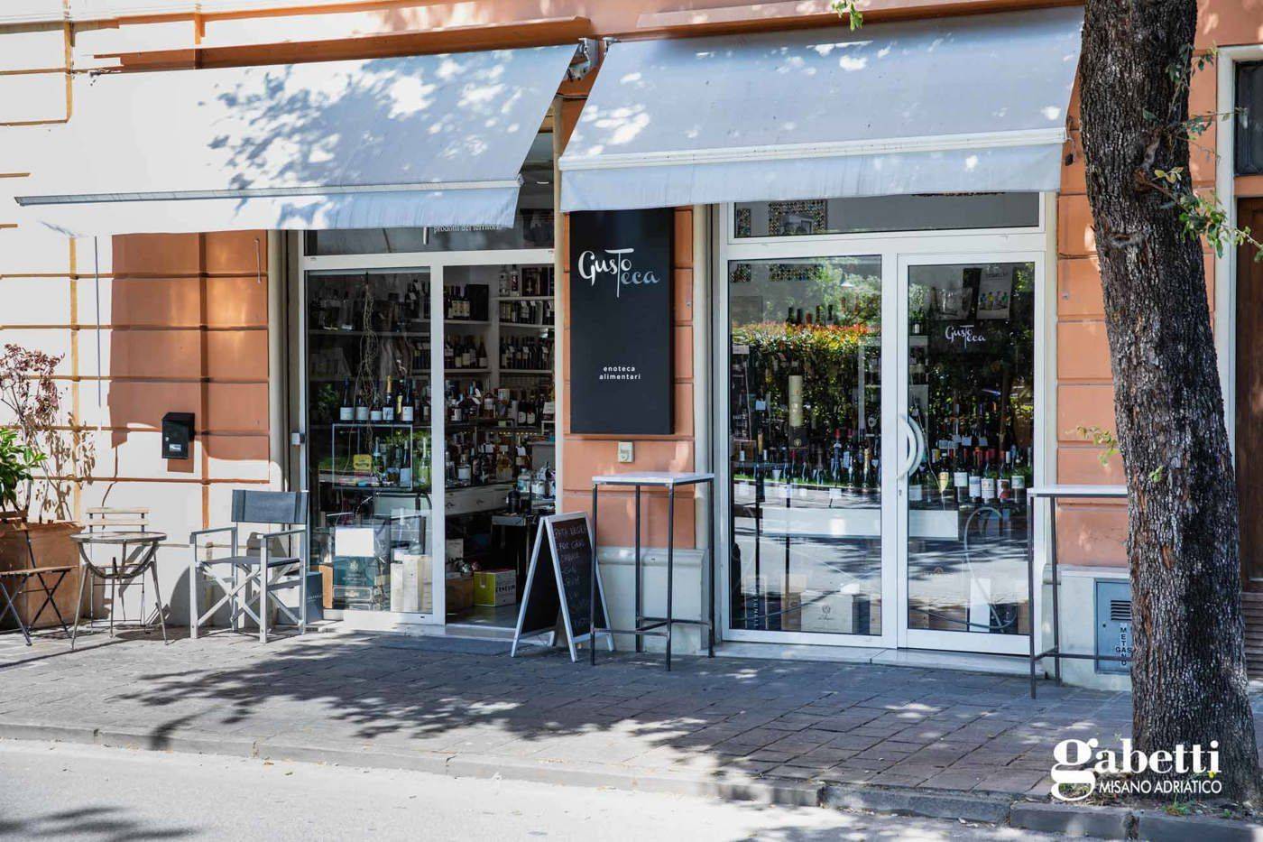 3 rooms Commercial property in Cattolica, Italy No. 335991