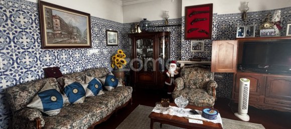 4 bedrooms Villa in Corroios, Portugal No. 208924 2