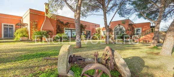 5 bedrooms Villa in Lecce, Italy No. 126679 3