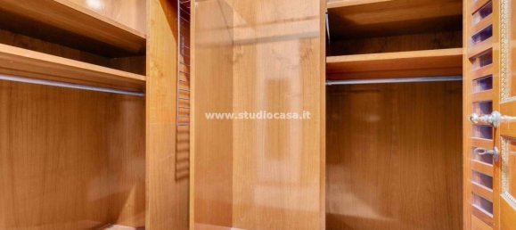 4 bedrooms Apartment in Milan, Italy No. 374192 29