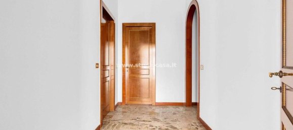 4 bedrooms Apartment in Milan, Italy No. 374192 30