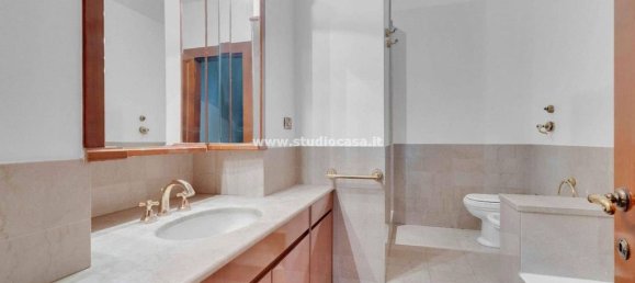 4 bedrooms Apartment in Milan, Italy No. 374192 22