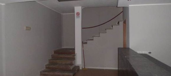 230m² Commercial property in Reggio Calabria, Italy No. 113625 6