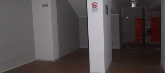 230m² Commercial property in Reggio Calabria, Italy No. 113625 8