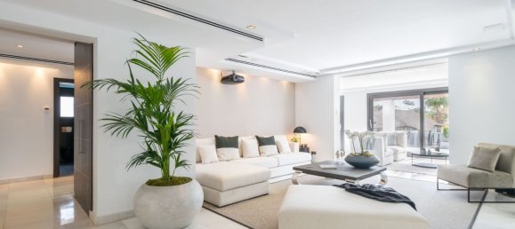 5 bedrooms House in Marbella, Spain No. 146186 3