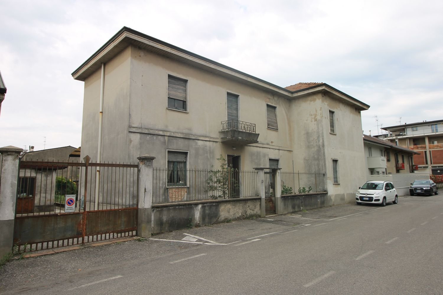9-Zimmer Haus in Seregno, Italy, Nr. 334599