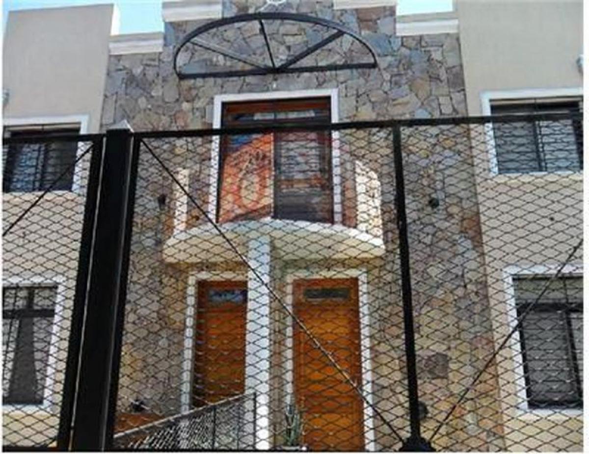 Casa de 2 dormitorios en Merlo, Argentina No. 11756