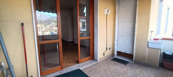 Квартира с 4 комнатами в Каррара, Италия № 16850 3