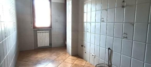 Квартира с 4 комнатами в Каррара, Италия № 16850 11