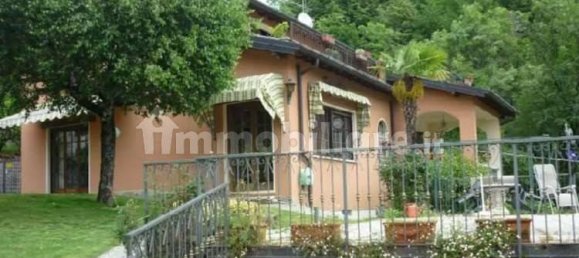 3 bedrooms Villa in Porlezza, Italy No. 3945 2