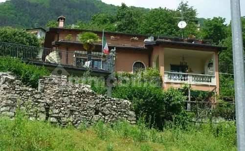 3 bedrooms Villa in Porlezza, Italy No. 3945