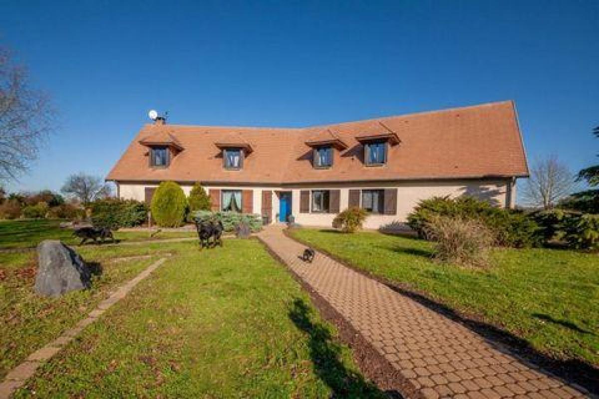 5 bedrooms House in Perthes, France No. 31632