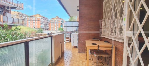 3 rooms Apartment in Rome, Italy No. 9651 2