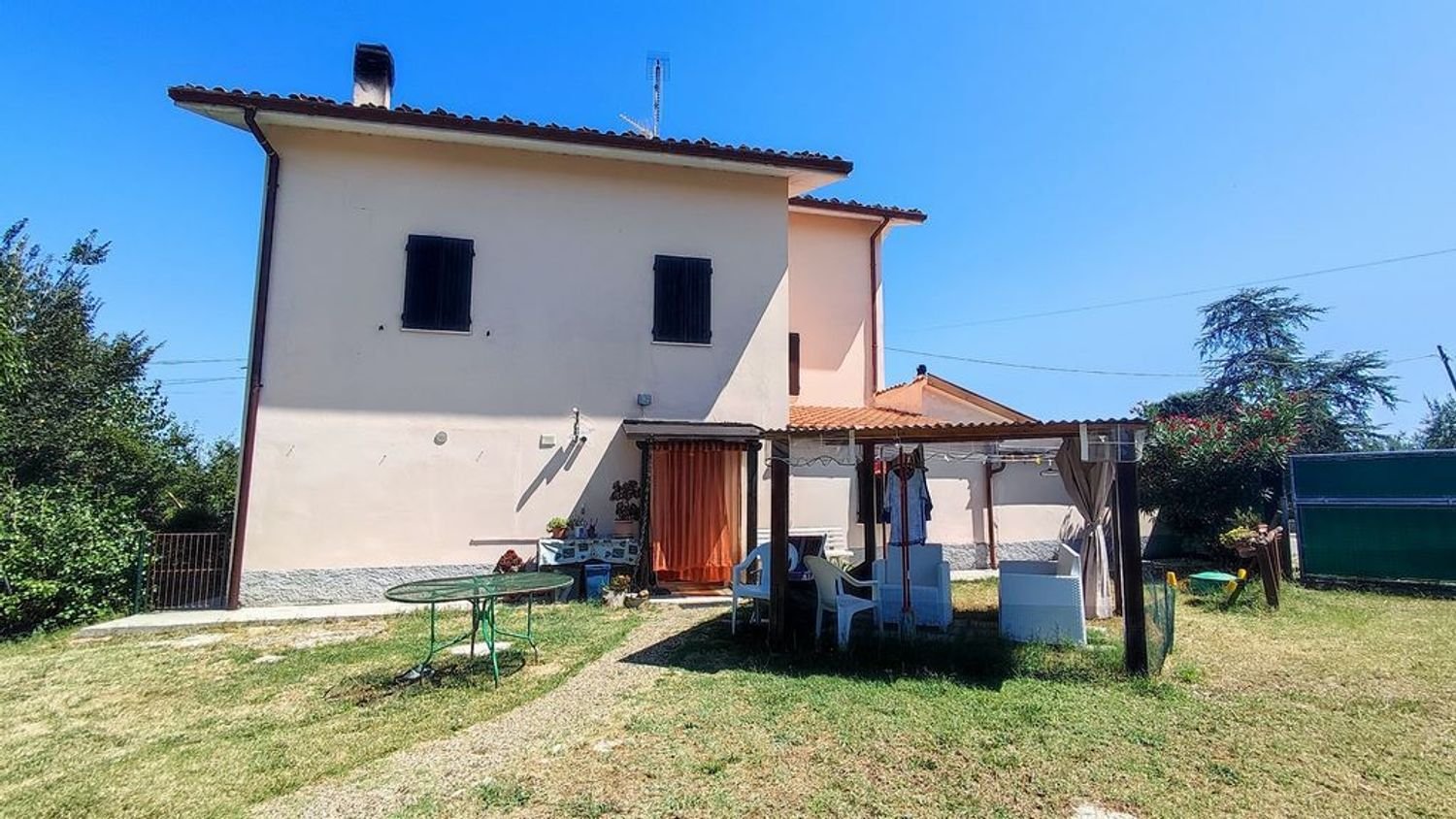 Casa de 7 habitaciónes en Colli al Metauro, Italy No. 269397