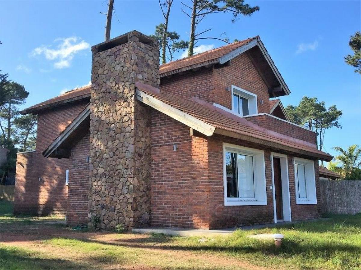 3 bedrooms House in Maldonado, Uruguay No. 8267
