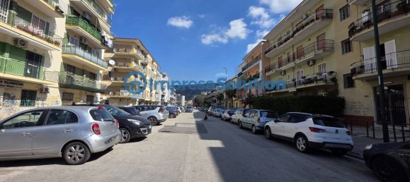 1-salle Propriété commerciale à Naples, Italy No. 349754 2