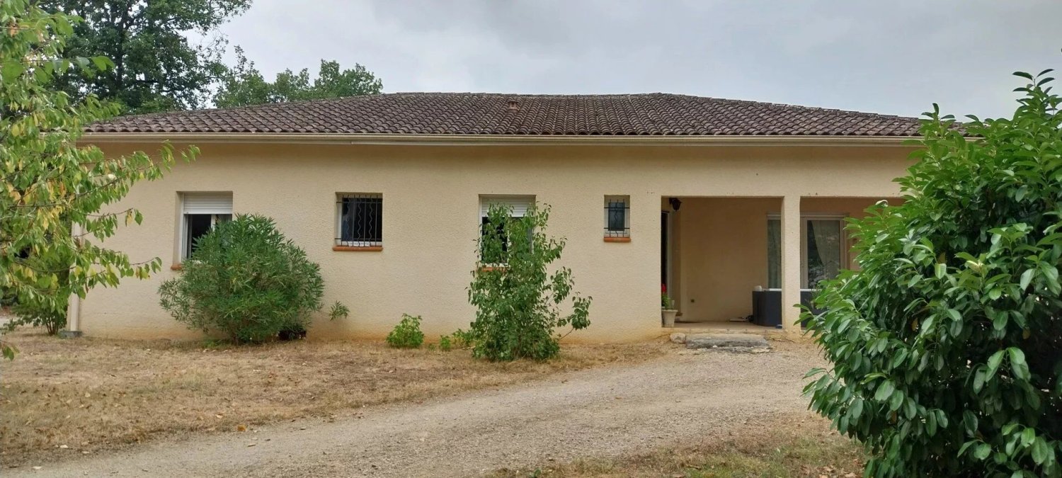 Casa de 3 dormitorios en Caussade, France No. 342160