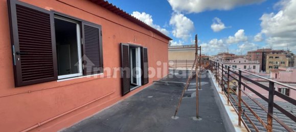 Пентхаус с 2 спальнями в Рим, Италия № 317583 3