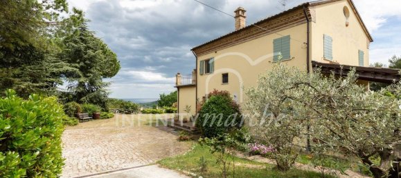 3 bedrooms House in Potenza Picena, Italy No. 166458 4