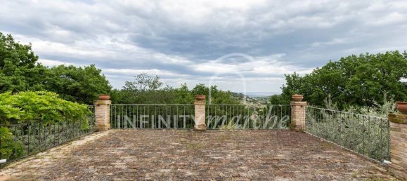 3 bedrooms House in Potenza Picena, Italy No. 166458 9