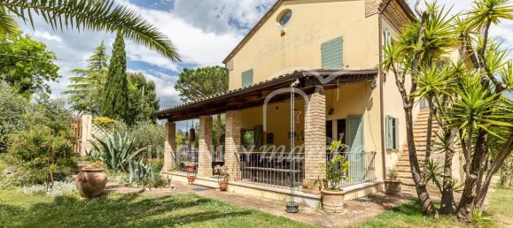 3 bedrooms House in Potenza Picena, Italy No. 166458 2