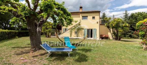 3 bedrooms House in Potenza Picena, Italy No. 166458 8