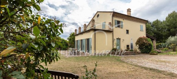 3 bedrooms House in Potenza Picena, Italy No. 166458 6