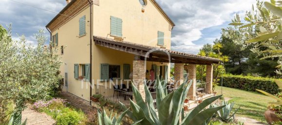 3 bedrooms House in Potenza Picena, Italy No. 166458 3