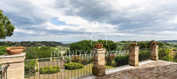 3 bedrooms House in Potenza Picena, Italy No. 166458 41