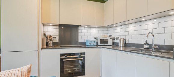 2 bedrooms Apartment in London, United Kingdom No. 7586 2