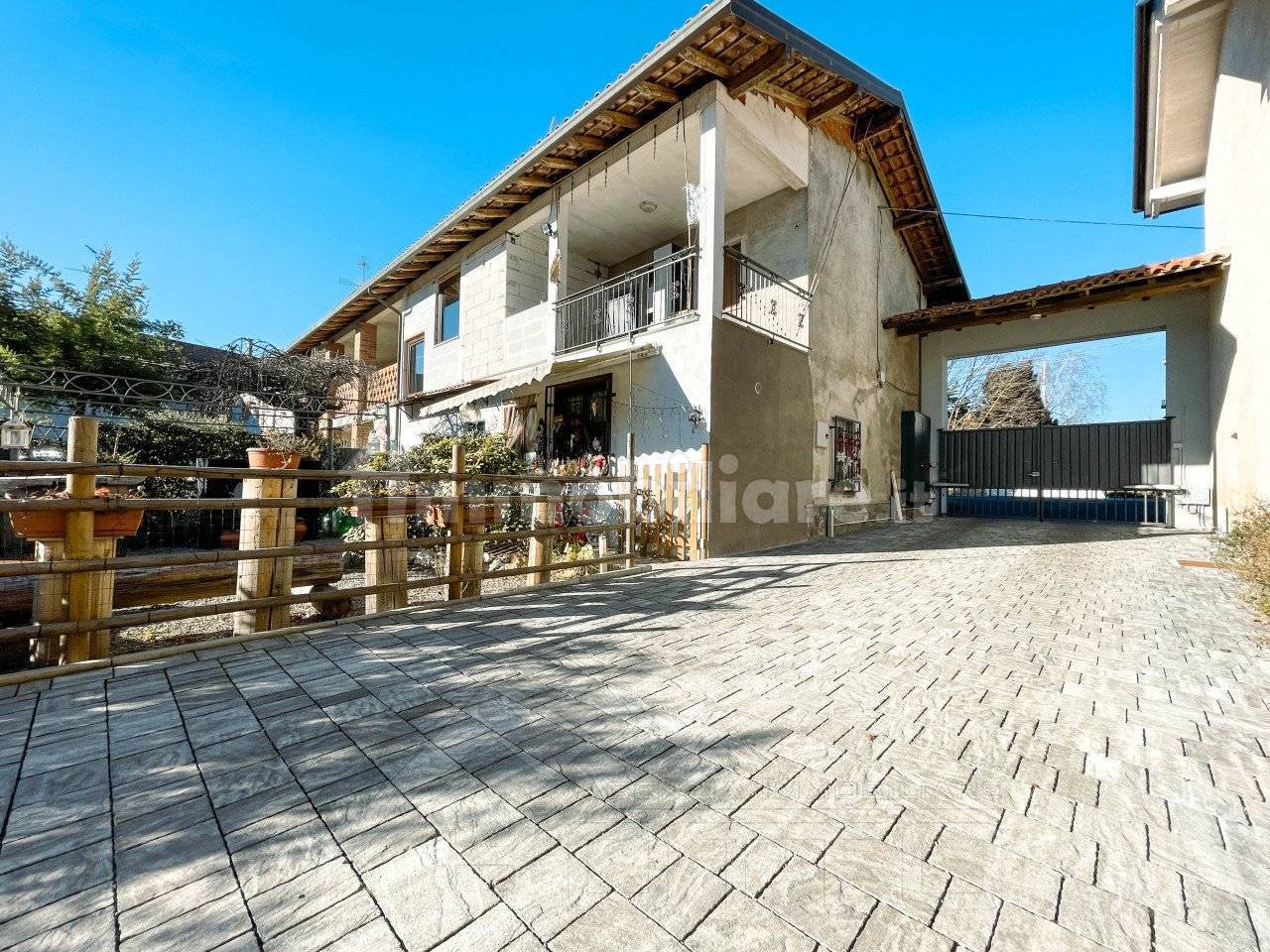 Casa de 3 dormitorios en Cressa, Italy No. 387941