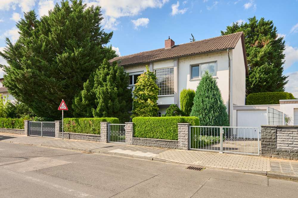 8 rooms Townhouse in Offenbach, Germany No. 259676