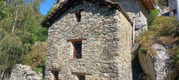 3 bedrooms House in Gaby, Italy No. 371262 6