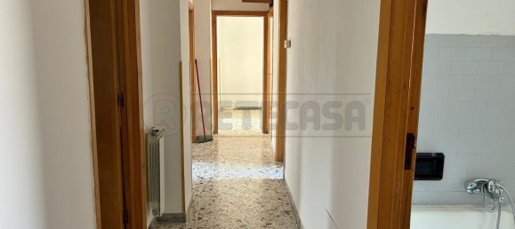 4 Schlafzimmer Wohnung in Caltanissetta, Italy, Nr. 372617 9