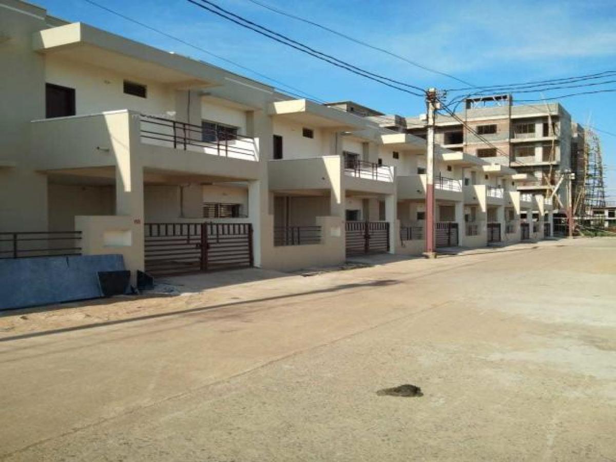 2 bedrooms House in Raipur, India No. 54073