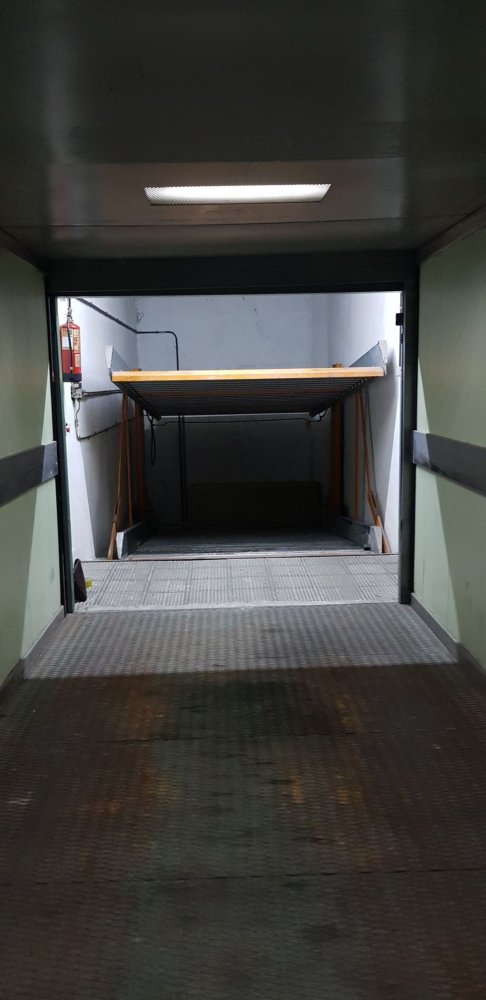  Garage in Madrid, Spain No. 95479