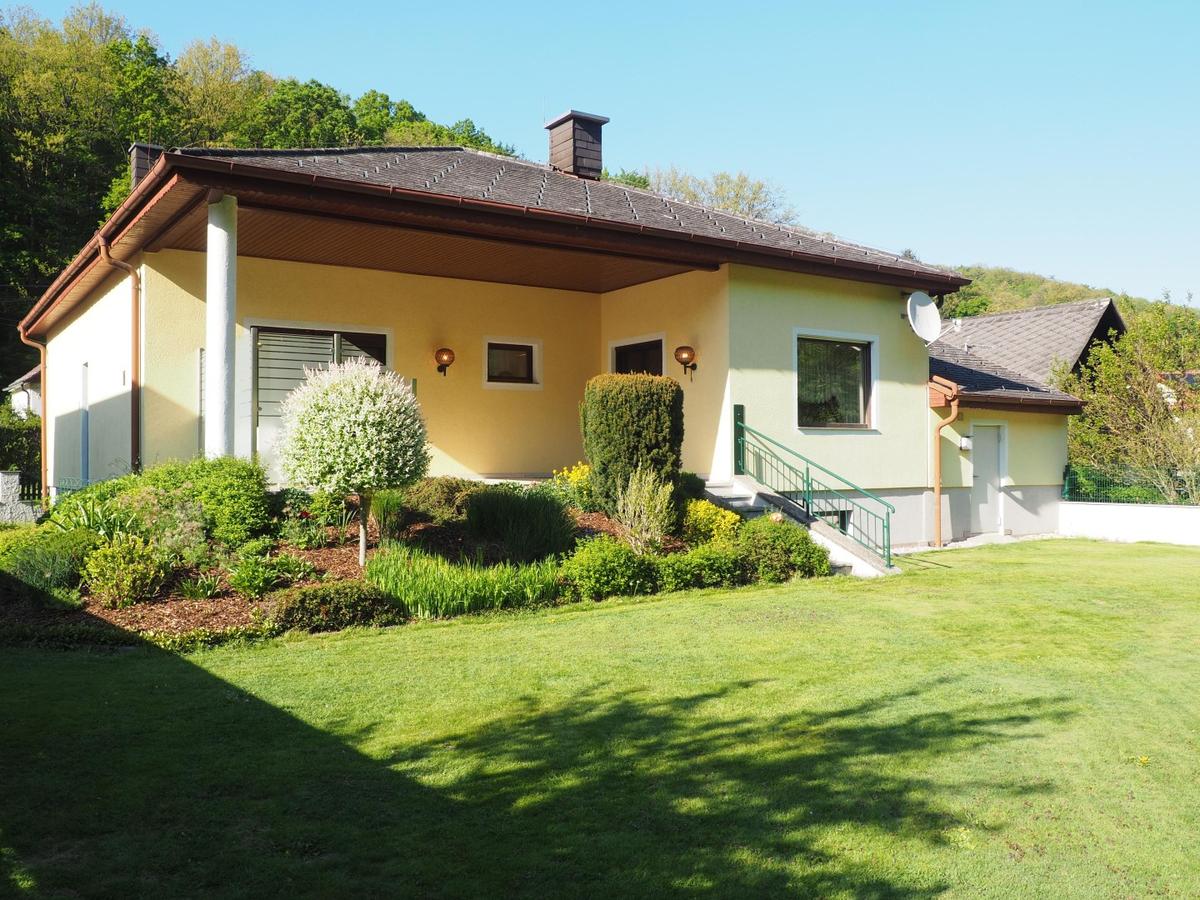 4 rooms Bungalow in Enzesfeld-Lindabrunn, Austria No. 221947