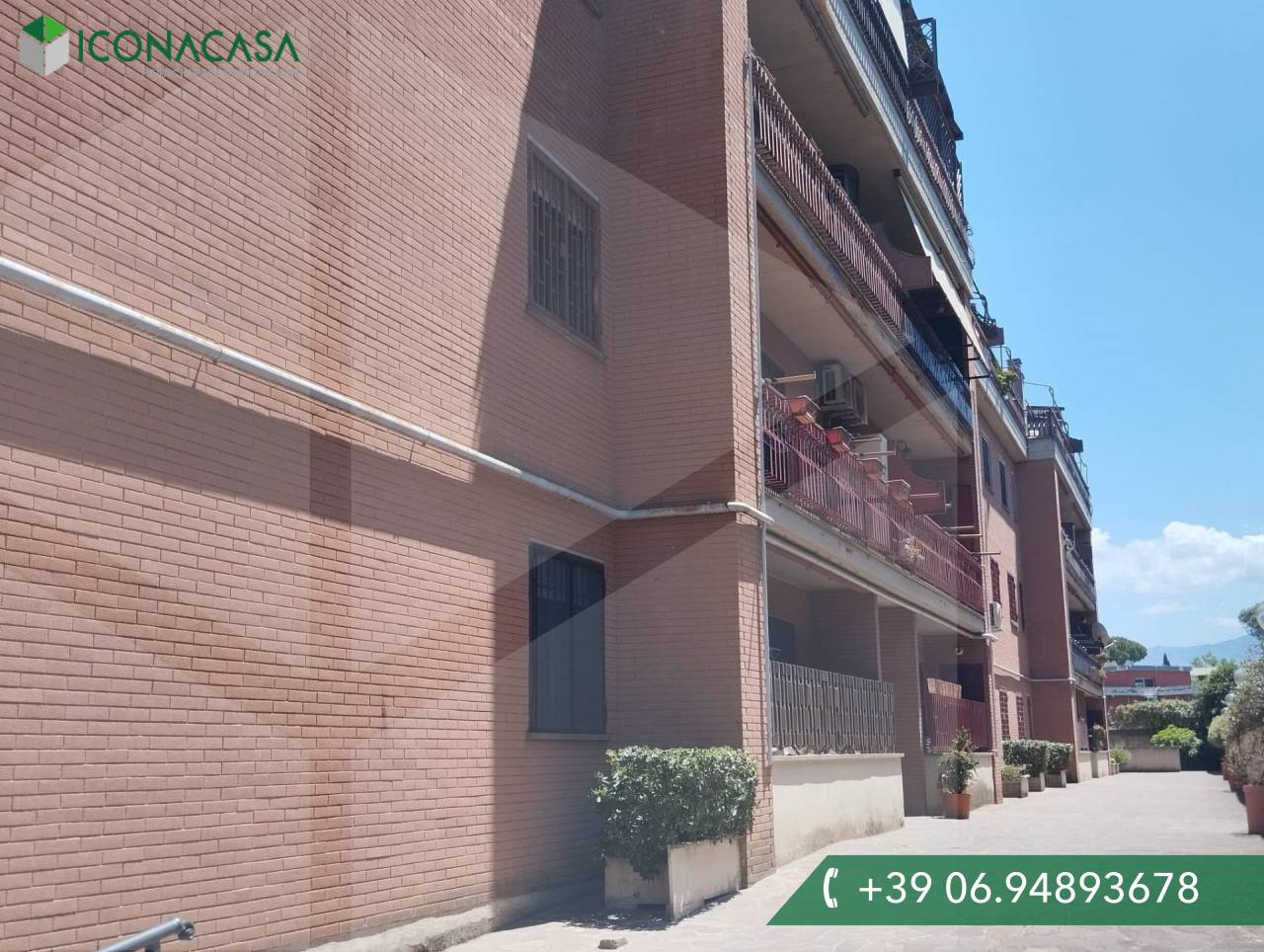 3 rooms Apartment in Rome, Italy No. 28351