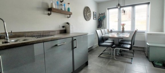 3 bedrooms House in Arundel, United Kingdom No. 10762 2