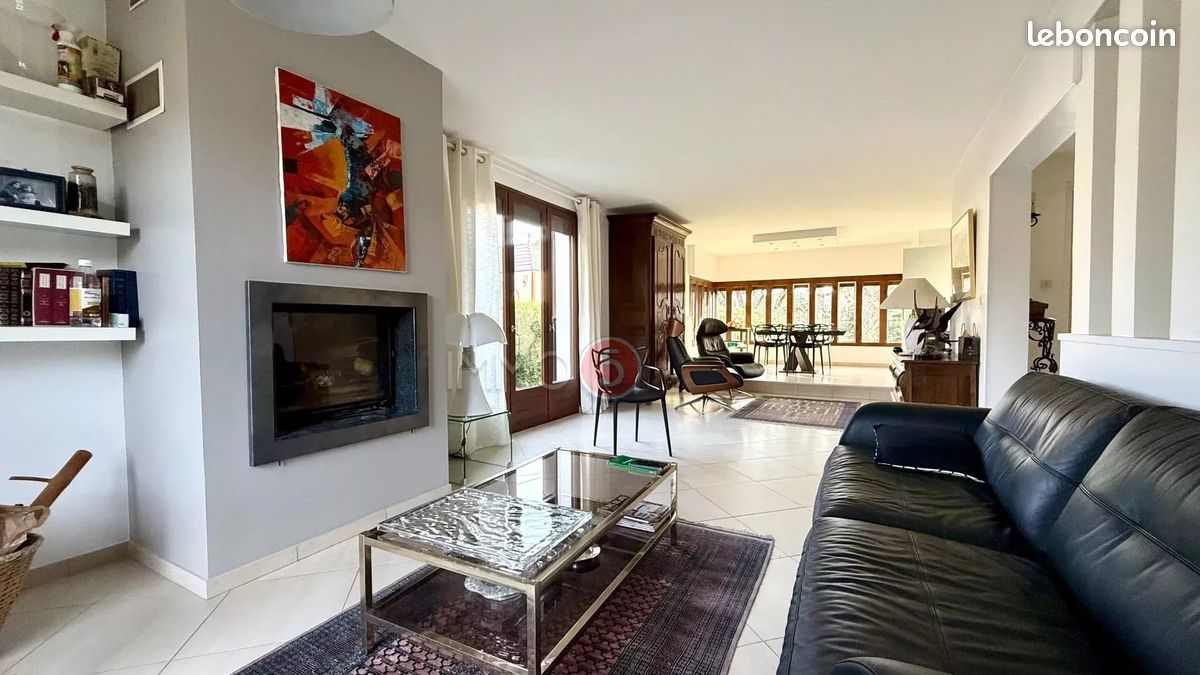 5 bedrooms House in Le Raincy, France No. 327129