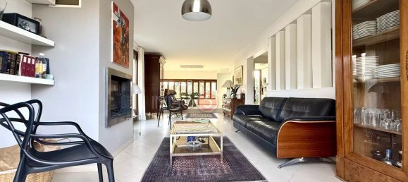 5 bedrooms House in Le Raincy, France No. 327129 8