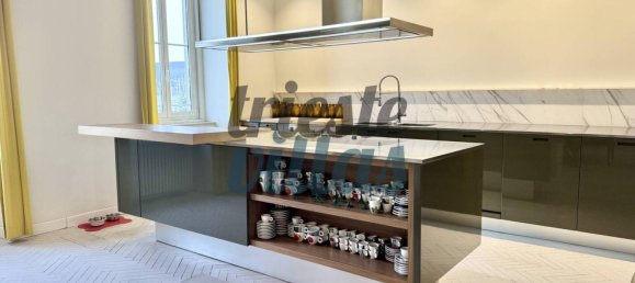 3 bedrooms Apartment in Trieste, Italy No. 11944 5